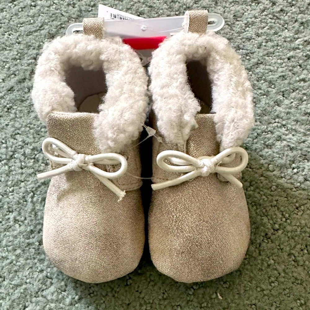 Adorable Carter’s Wool Lined Booties - BNWT 💕